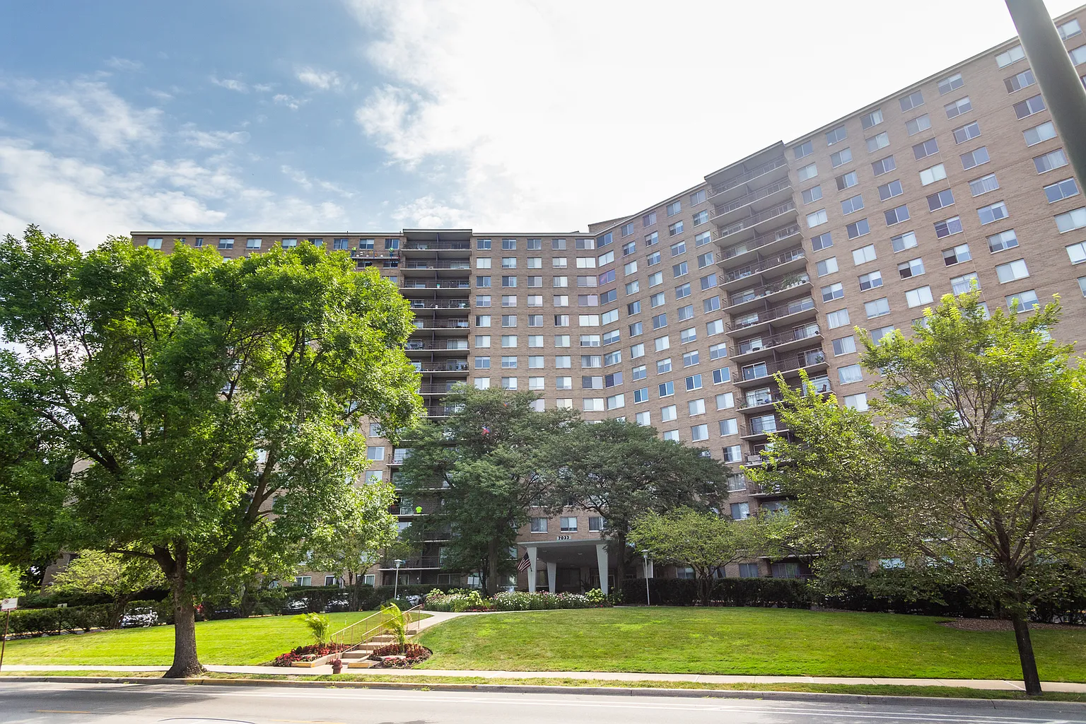 7033 N Kedzie Ave APT 401 photo 1