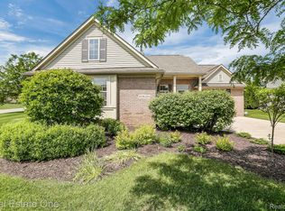 20626 Golf Ridge Cir, Livonia, MI 48152