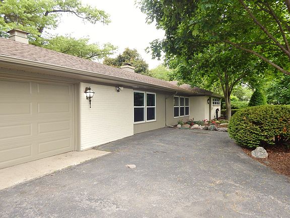 You can back your car around if you like to drive out instead of backing out of the driveway!!