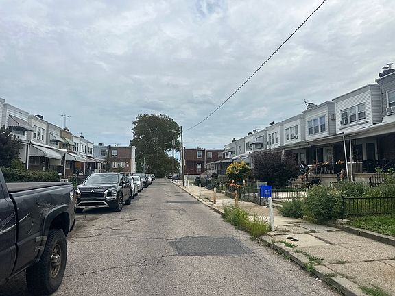 4th image of 2433 S Edgewood St