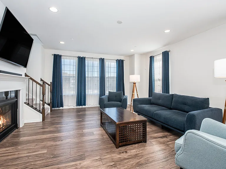 819 Paisley Ct — Photo 10