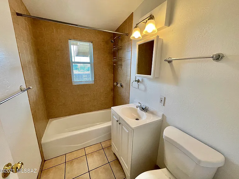233 S Avenue B — Photo 11
