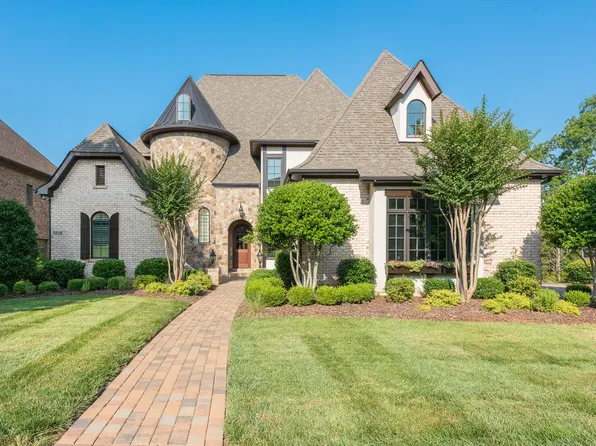 5818 Five Knolls Dr, Charlotte, NC 28226