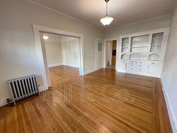 4th image of 214 Carl St #4