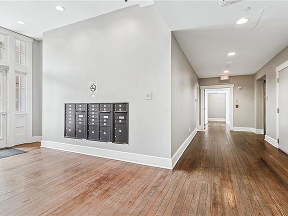 4th image of 1215 Louisiana Ave #201