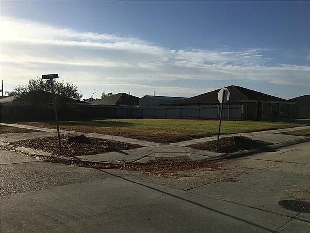 1st image of 3521 Decomine Dr