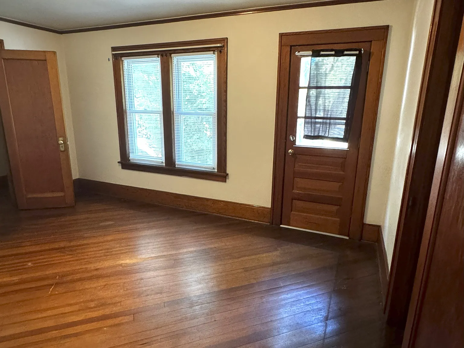 3 bed, 1142 sqft, $2,316 — Photo 2