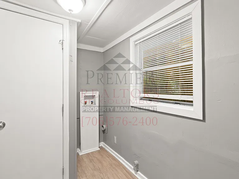 617 32nd St — Photo 15