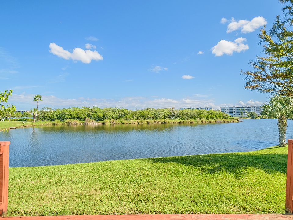 Gorgeous Water Views!!