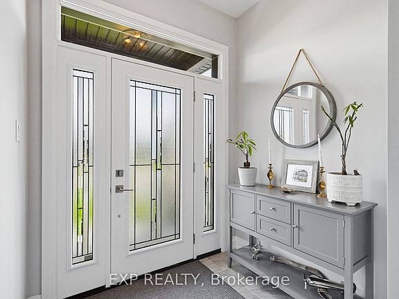 5th image of 382 Dore St