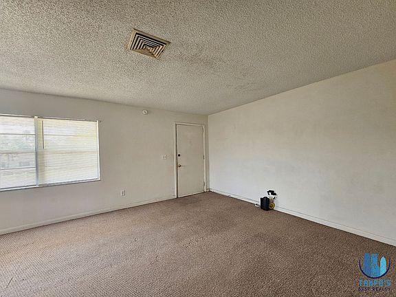 3rd image of 209 NW Jefferson Cir N APT 15