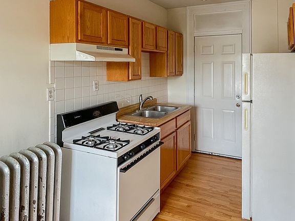 2nd image of 5945 1/2 N Paulina St #1