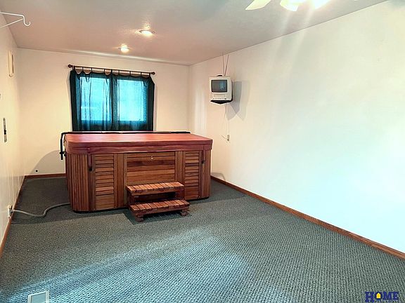4th image of 305 Achilles St