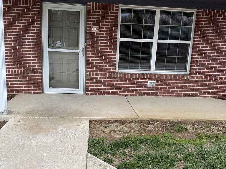 Newbury Pointe — Photo 2