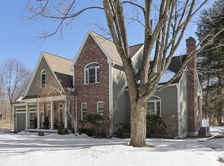 2 Village Ln, Littleton, MA 01460