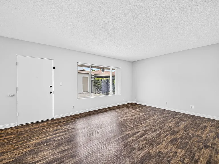 147 S Magnolia Avenue — Photo 10