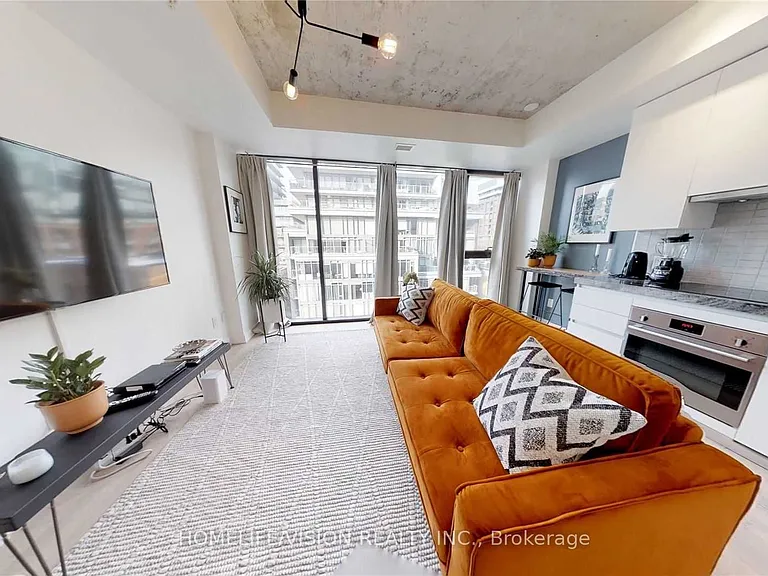 629 King St W #621 — Photo 3
