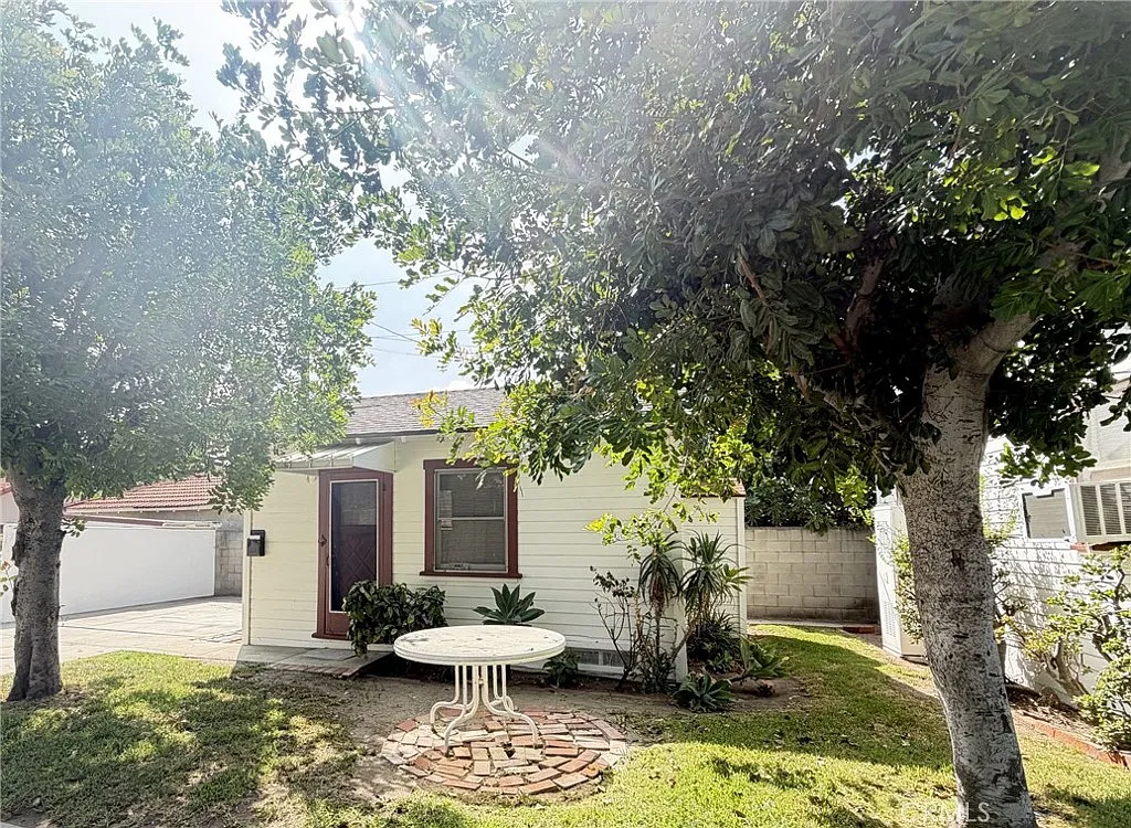 Studio, 252 sqft, $1,600 — Photo 1