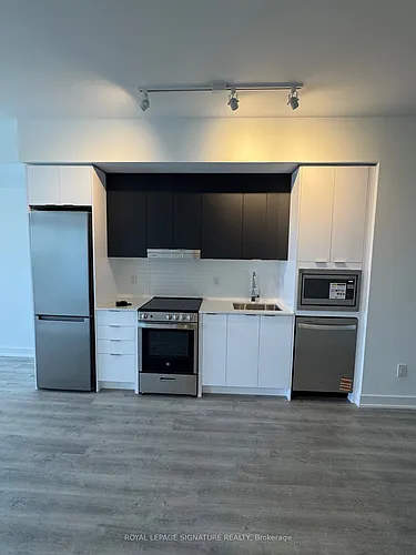 5105 Hurontario St Photo 1