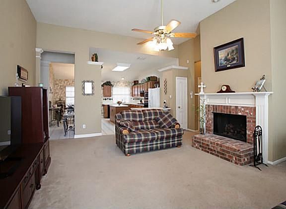 5th image of 1121 Pleasant Oaks Dr