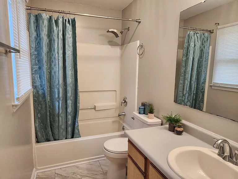 198 Berwick Dr — Photo 12