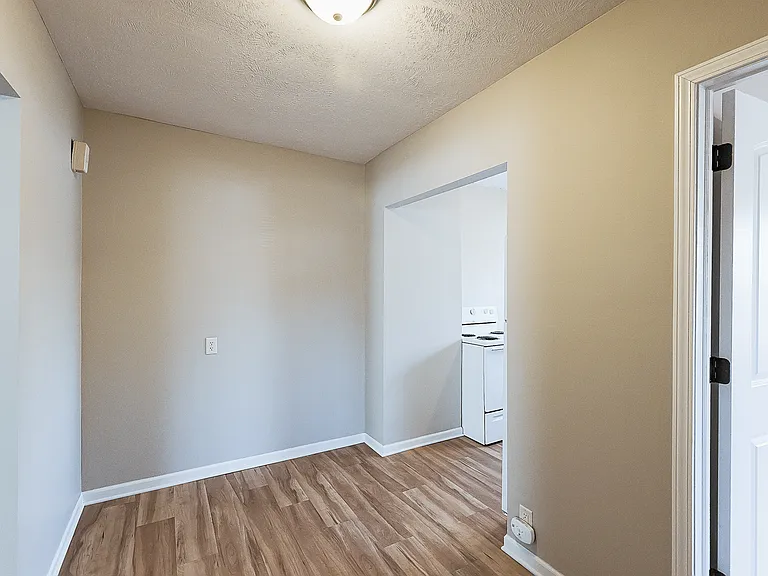 3426 Starr St #B — Photo 4