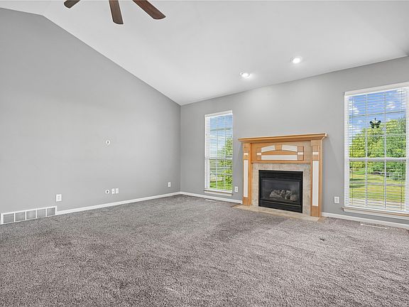 5th image of 3340 Edgebrooke Dr