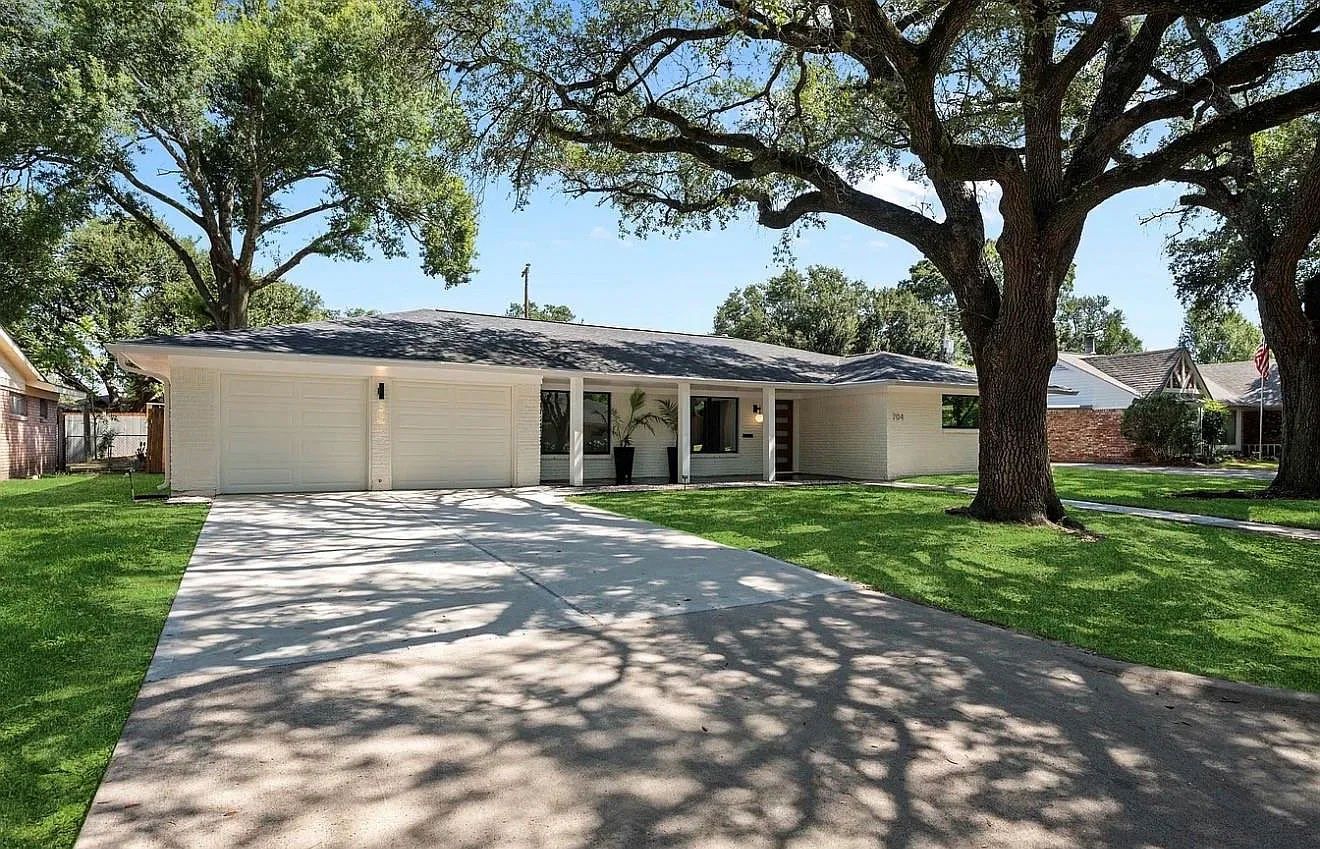 3 bed, 2.0 bath, 1991 sqft, $2,500 — Photo 3