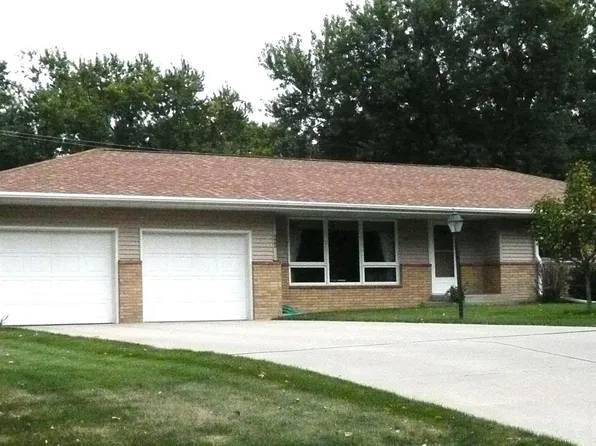 608 N 12th St, Wymore, NE 68466