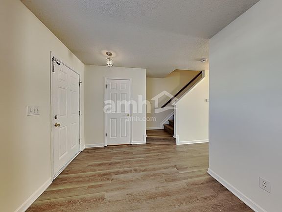 5th image of 430 Rockbridge Dr