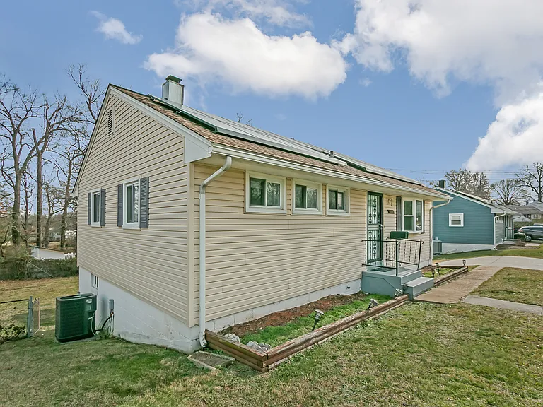 4905 Whitfield Chapel Rd — Photo 2