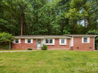 421 Comet Dr, Hendersonville, NC 28791