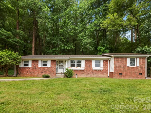 421 Comet Dr, Hendersonville, NC 28791
