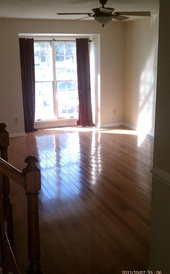 3 bed, 2.5 bath, 1256 sqft, $2,600 — Photo 4