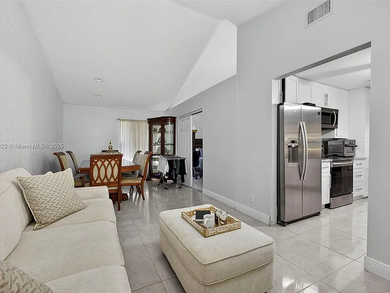 100 Miramar Ave — Photo 24