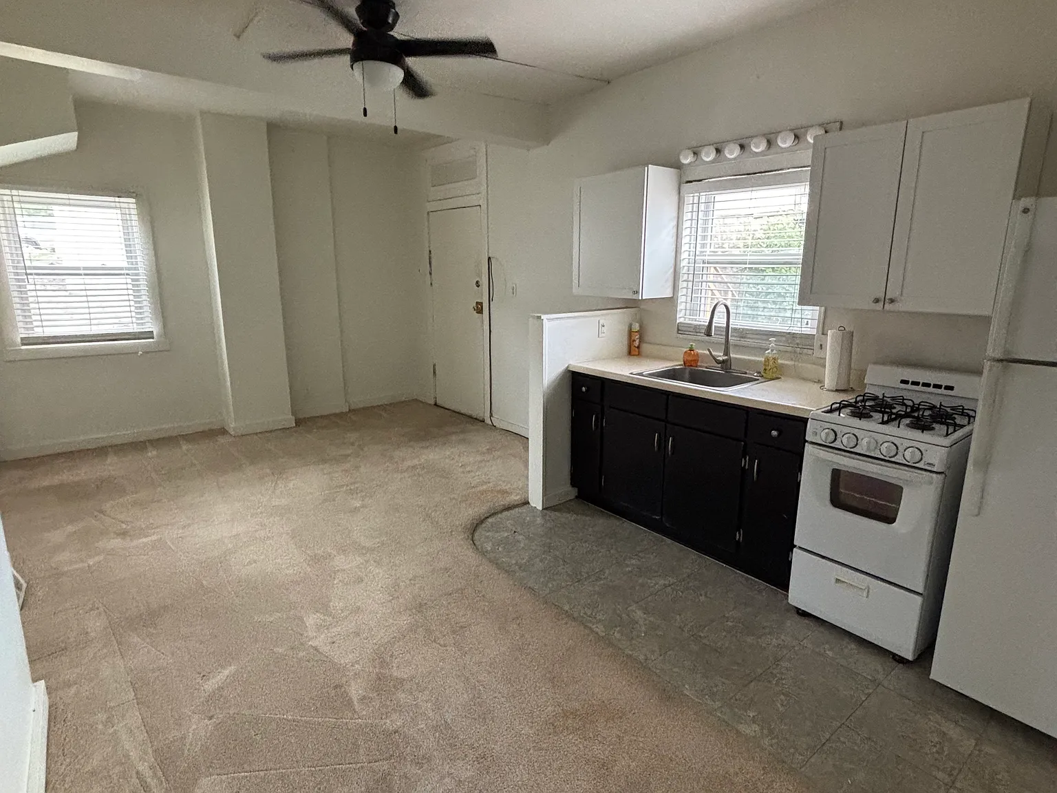 Studio, $1,100 — Photo 2