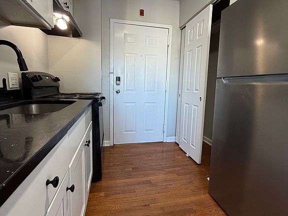 3rd image of 400C13 Olive St #C13