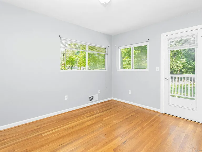 5 Wakerobin Rd — Photo 16