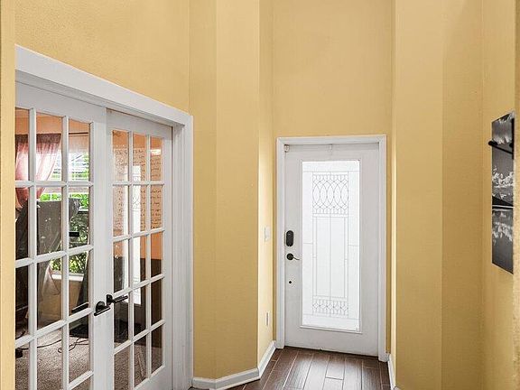 3rd image of 221 THORNLOE Drive