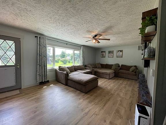 3rd image of 501 W Indiana Ave