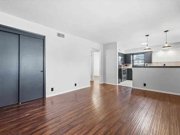 734 S 50th St #4, Omaha, NE 68106