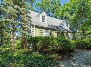 4 Leech Cir E, Glen Cove, NY 11542