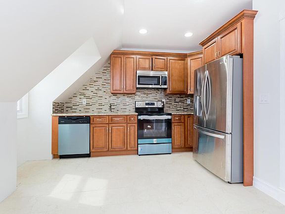 5th image of 409 Palisade Ave APT 1