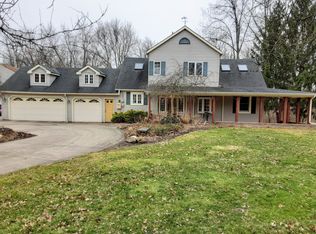 8939 Usher Rd, Olmsted Falls, OH 44138