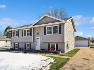 311 10th Ave NW, Altoona, IA 50009