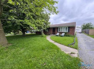 3249 N Eastmoreland Dr, Oregon, OH 43616