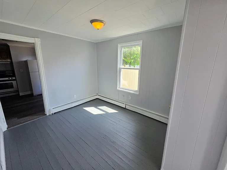 1437 W Court St — Photo 2