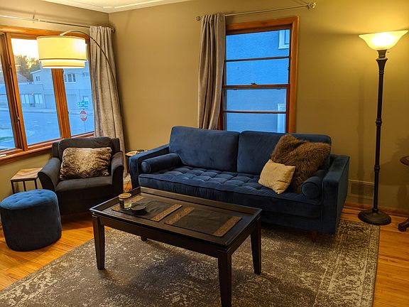 4th image of 3754 Queen Ave N