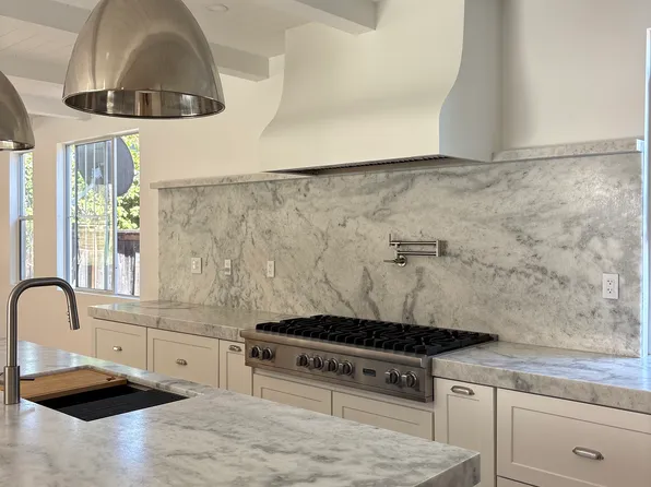 1050 Greenway Rd, Oceanside, CA 92057