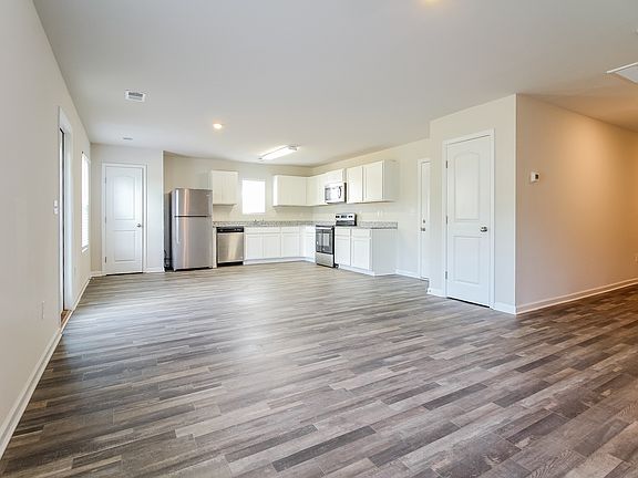 4th image of 7 Carters Green Dr
